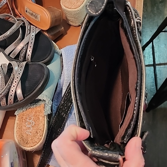 Womens western style purse with rhinestone and buckle embellishments. - Picture 4 of 7